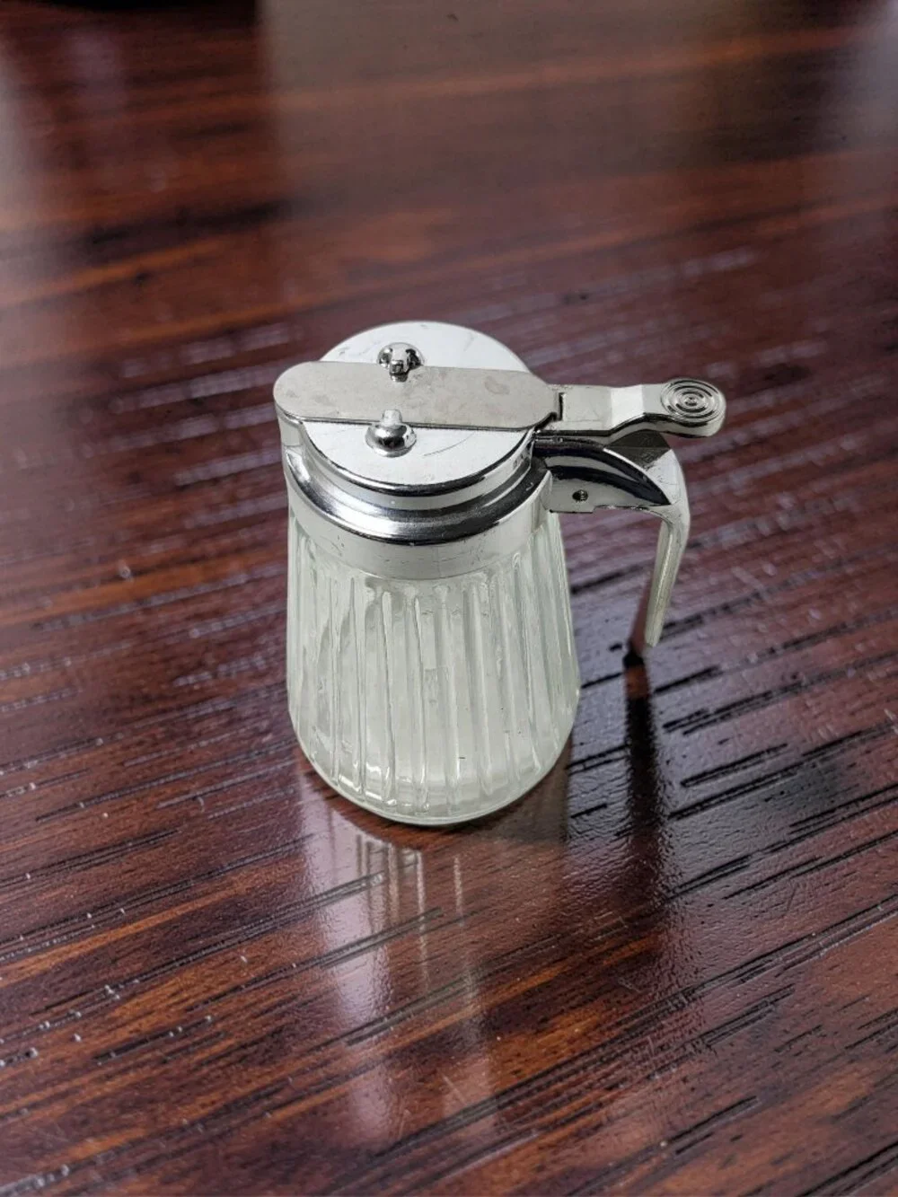 Vintage Anchor Hocking 1960s drip stop Plastic Lid Style Ribbed Clear Glass, Syr